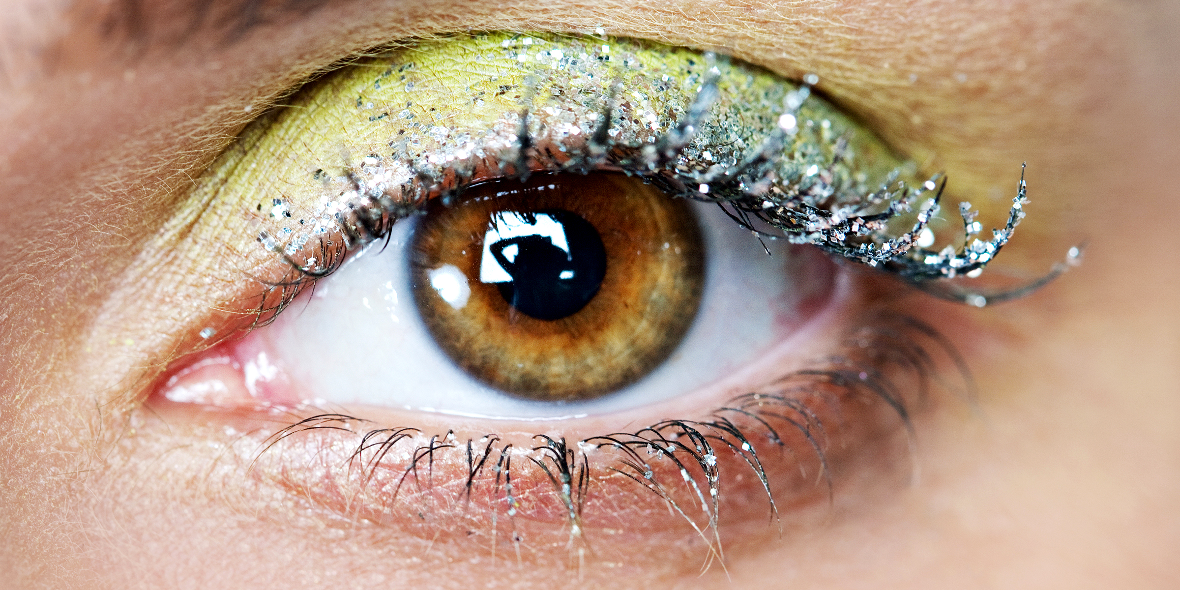 An eye with glitter mascara | Source: Shutterstock