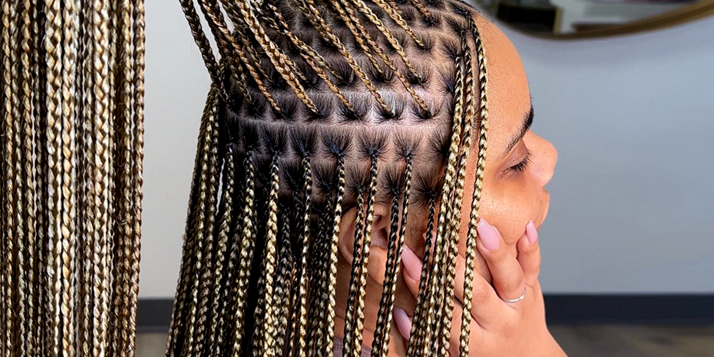 A woman with knotless braids | Source: Instagram/houstonbraidstyle